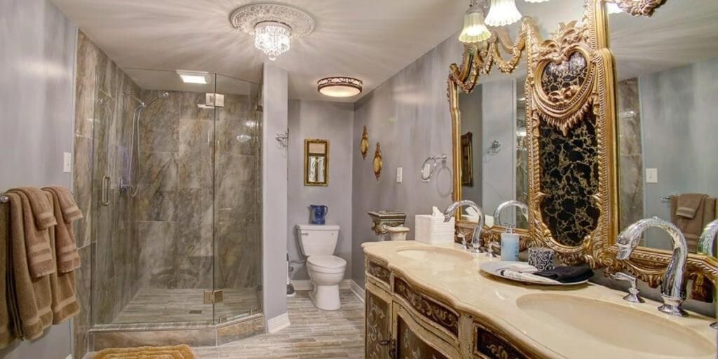 King Suite with Pool View