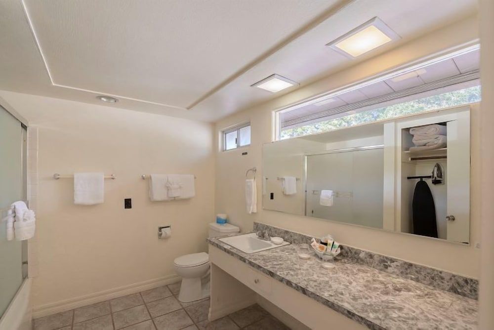 Contenta Inn Standard Room, 2 Queen Beds 10