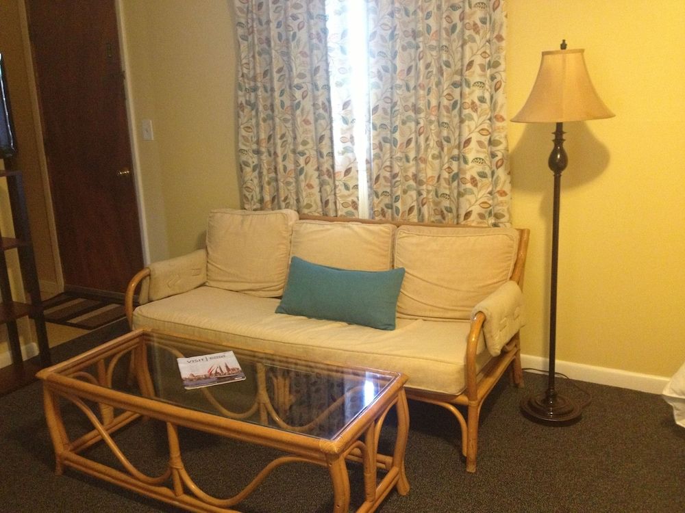 Clarence Inn Deluxe Room, 2 Double Beds, Kitchen 9