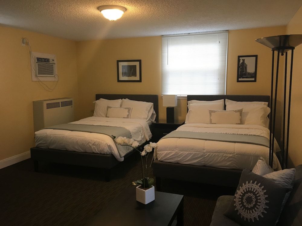 Clarence Inn Deluxe Room, 2 Double Beds, Kitchen 4