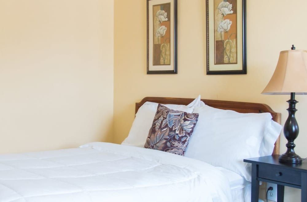 Clarence Inn Deluxe Room, Kitchen (One Bed ) 3