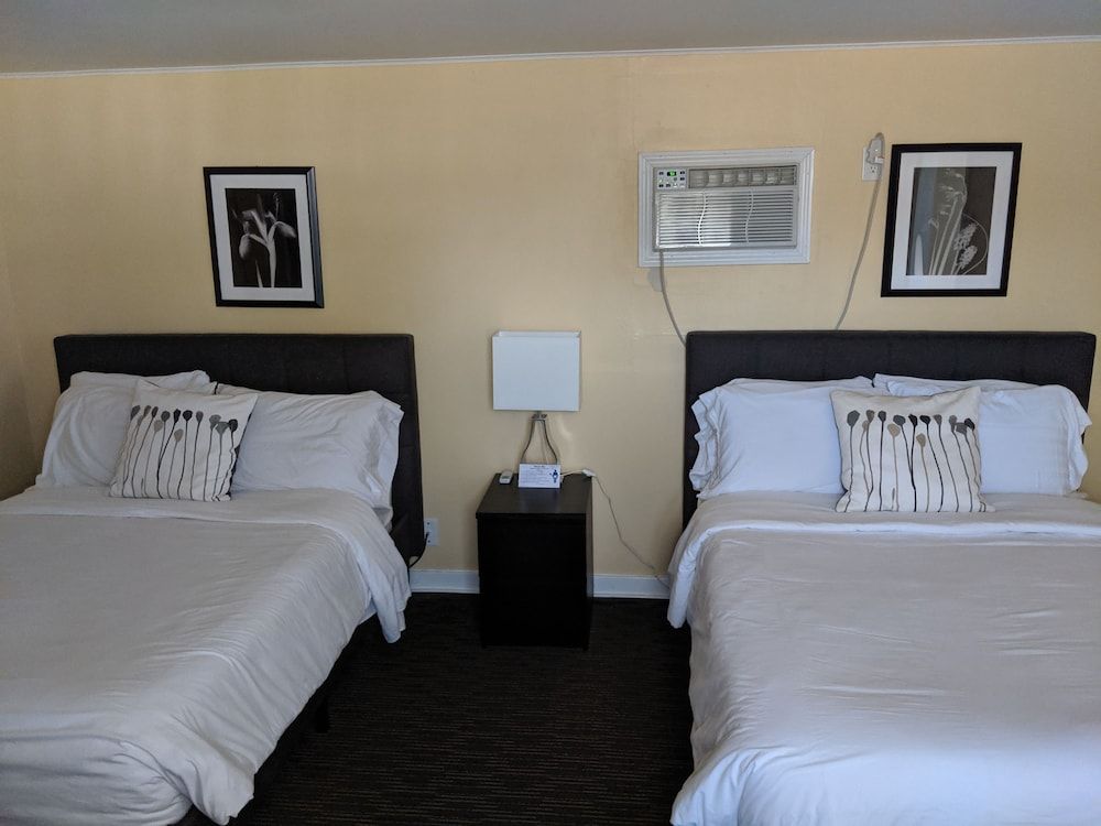 Clarence Inn Deluxe Room, 2 Double Beds, Kitchen 6
