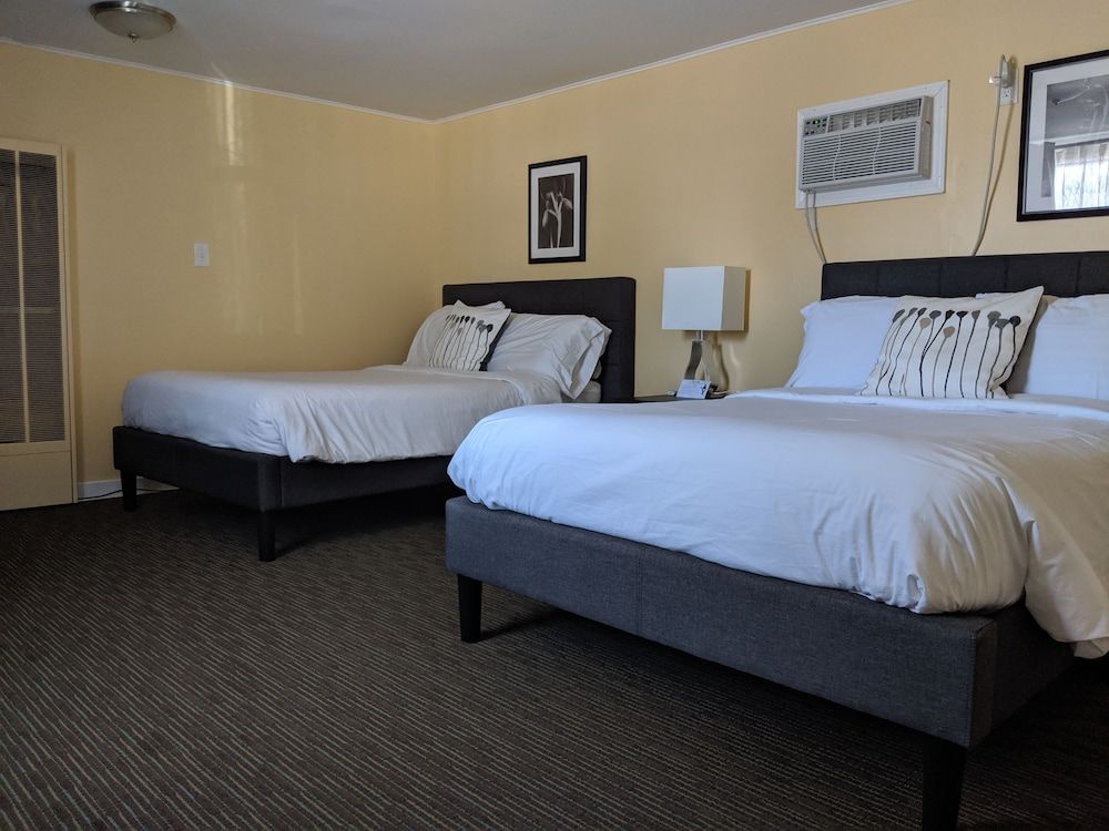 Clarence Inn Deluxe Room, 2 Double Beds, Kitchen 5