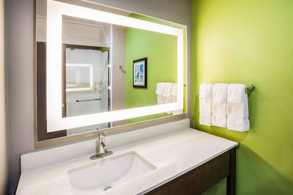 Deluxe Studio Suite, 1 King Bed, Non Smoking