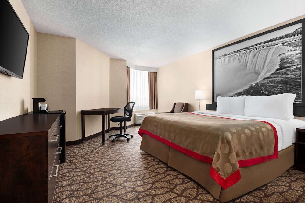 Ramada by Wyndham Niagara Falls Near the Falls Basic Room, 1 King Bed, Non Smoking 2