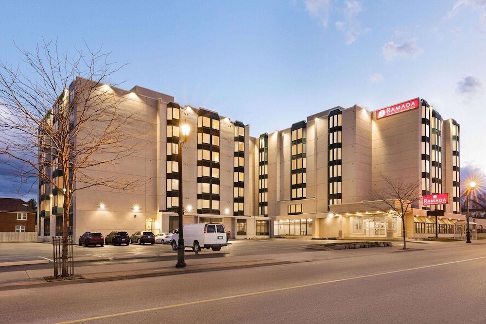 undefined Ramada by Wyndham Niagara Falls Near the Falls 4