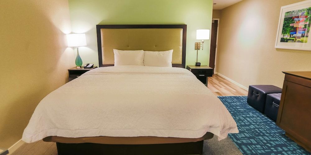 Room, 1 King Bed, Accessible, Non Smoking (Hearing)