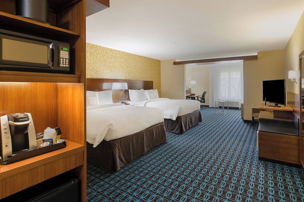 Suite, Multiple Beds, Non Smoking (Mobility/Hearing Accessible, Tub)