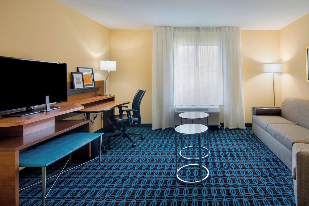 Suite, 1 King Bed with Sofa bed, Non Smoking (Mobility/Hearing Accessible, Tub)
