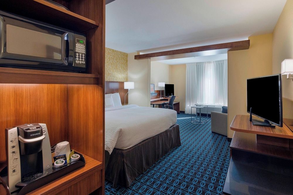 Suite, 1 King Bed with Sofa bed, Non Smoking (Hearing Accessible)