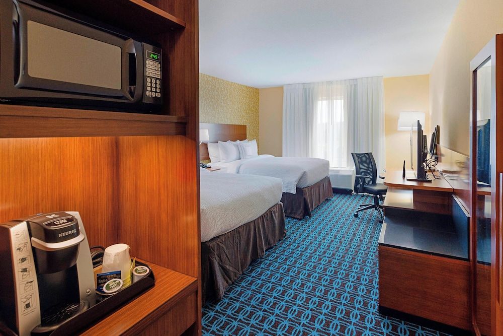 Room, 2 Queen Beds, Non Smoking (Mobility/Hearing Access, Roll-in Shwr)