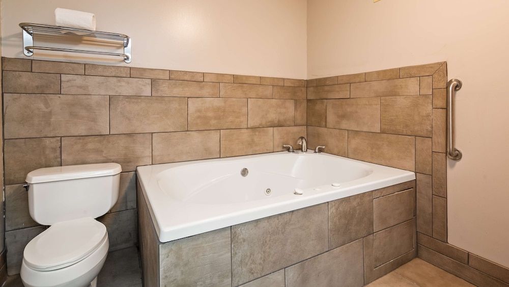 Best Western Home Place Inn Standard Room, 1 King Bed, Non Smoking, Jetted Tub 2