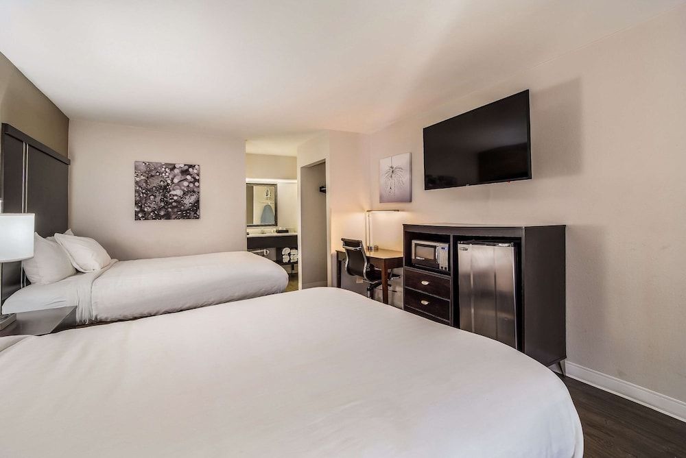 Room, 2 Queen Beds, Non Smoking (Upgrade)
