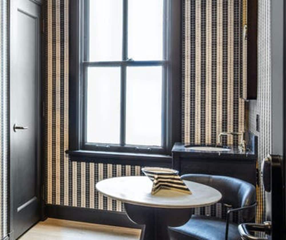 San Francisco Proper Hotel Room, 2 Twin Beds, Courtyard View (Proper Bunk) 9