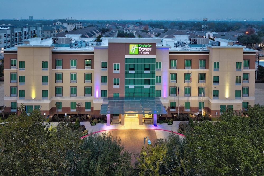 undefined Holiday Inn Express & Suites Houston S - Medical Ctr Area by IHG 5