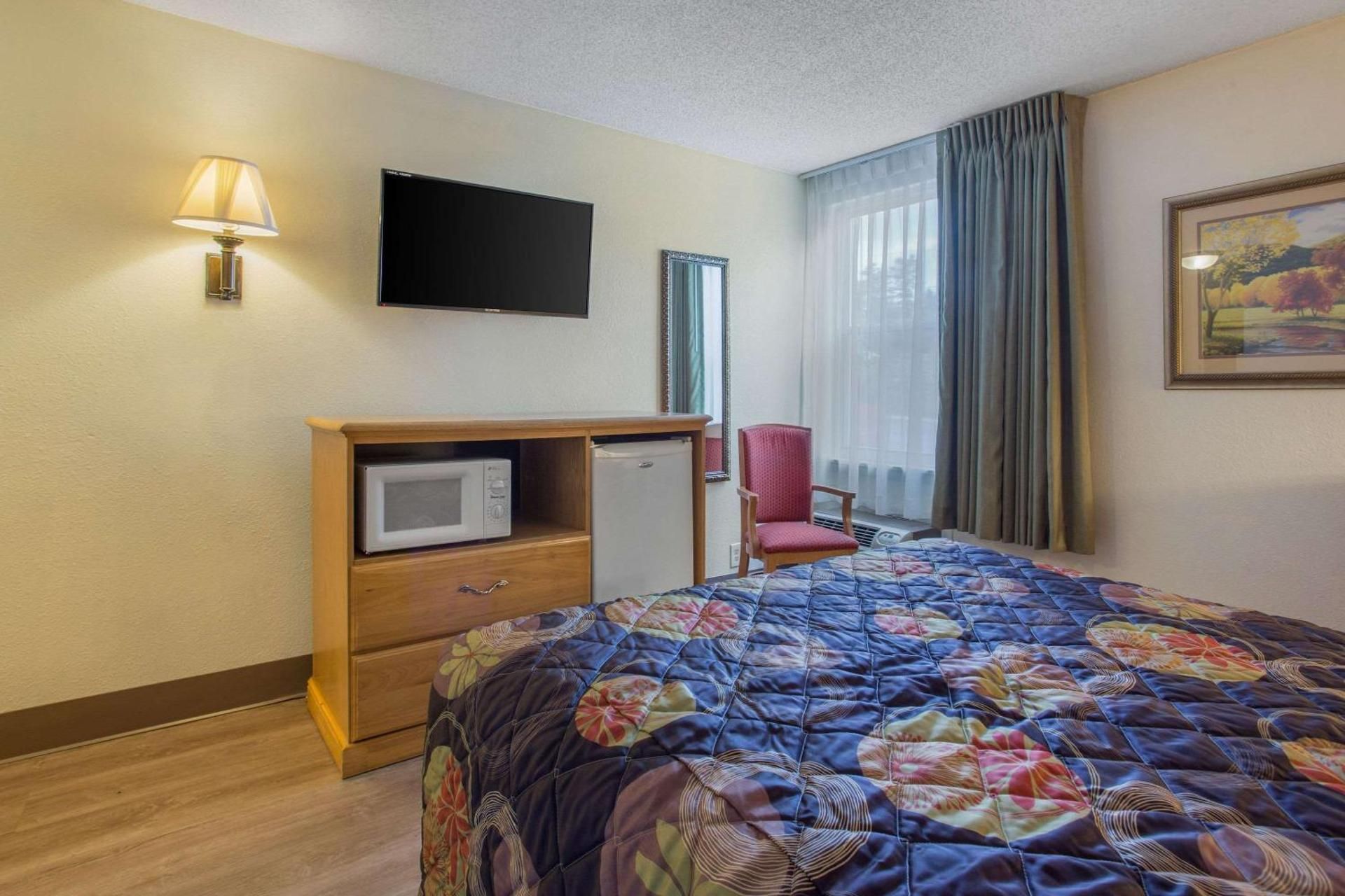 1 Queen Bed Nonsmoking