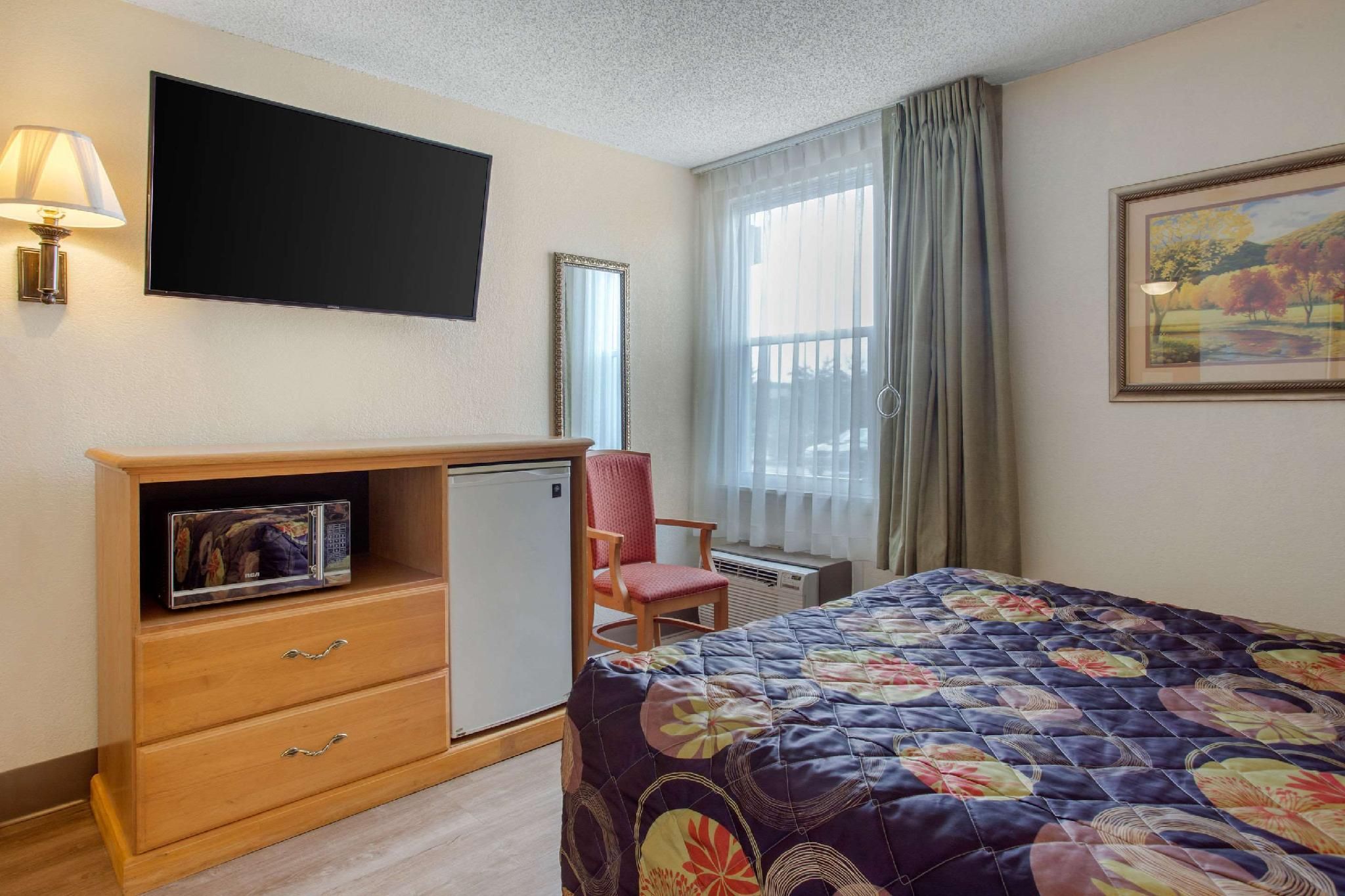 1 Queen Bed, Nonsmoking, Accessible
