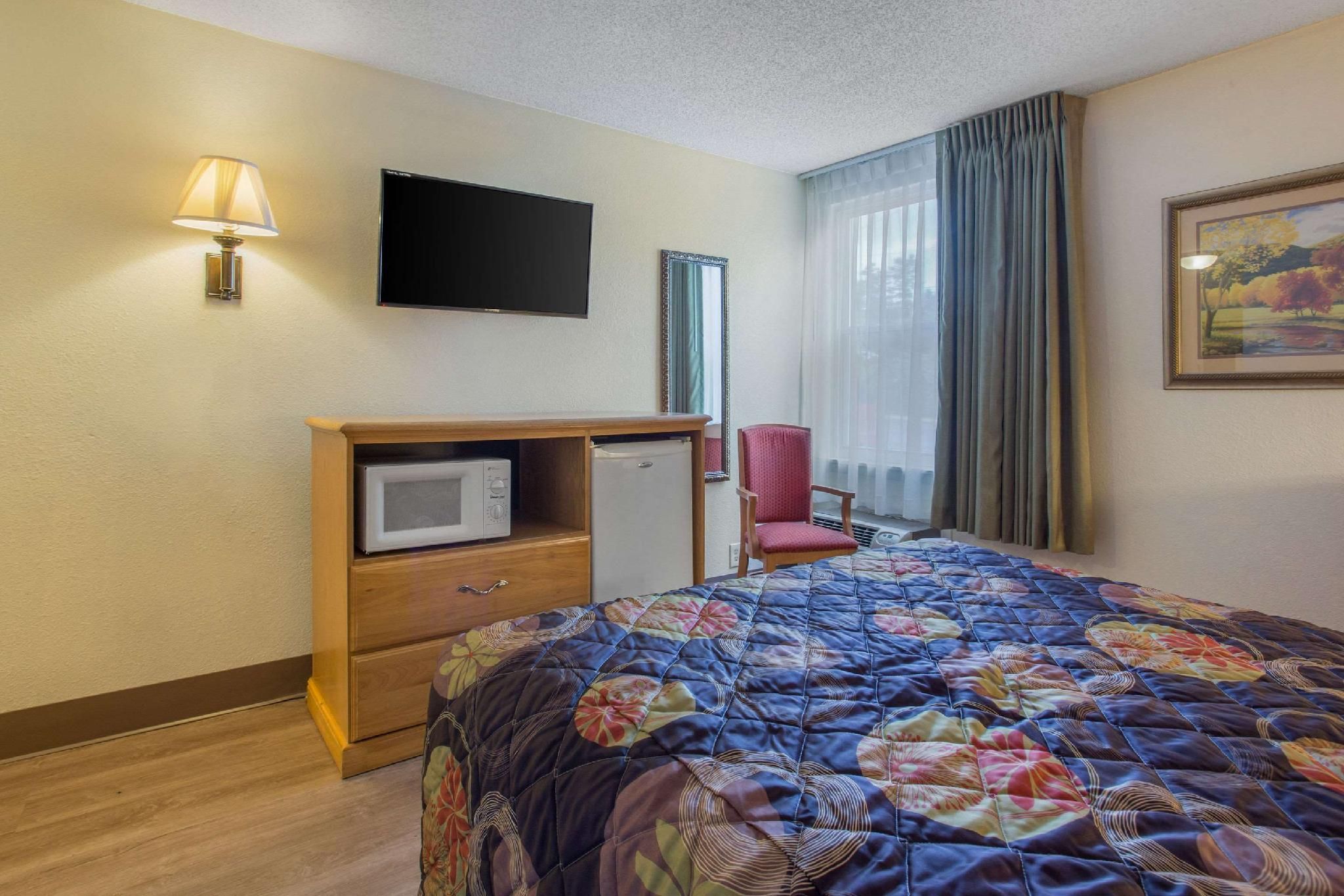 1 Queen Bed, Smoking