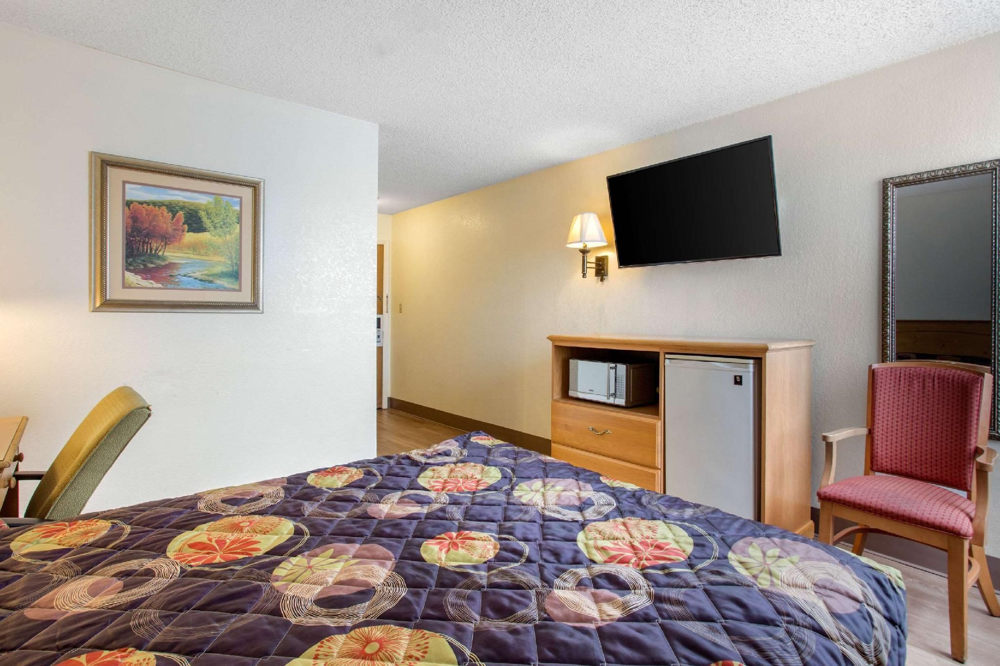 1 Queen Bed, Nonsmoking, Accessible