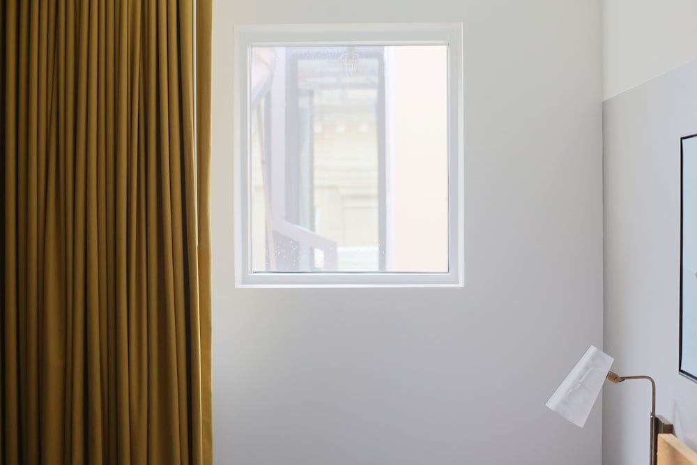 The Durham Hotel Deluxe King Obstructed 6