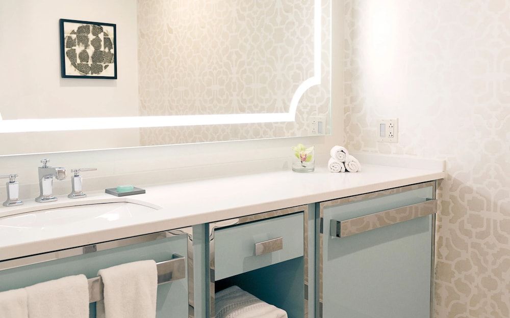 Delamar West Hartford Deluxe Room, 1 King Bed (Deluxe King-ADA access) 3