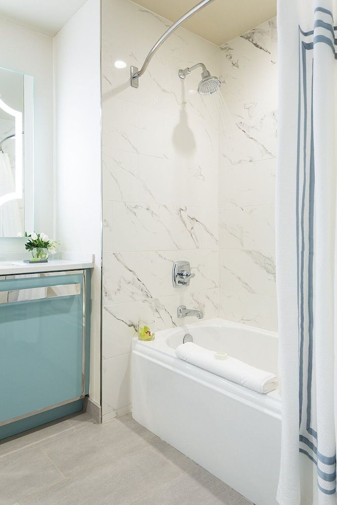 Delamar West Hartford Deluxe Room, 2 Queen Beds (Deluxe Double-2 Queen Beds) 5