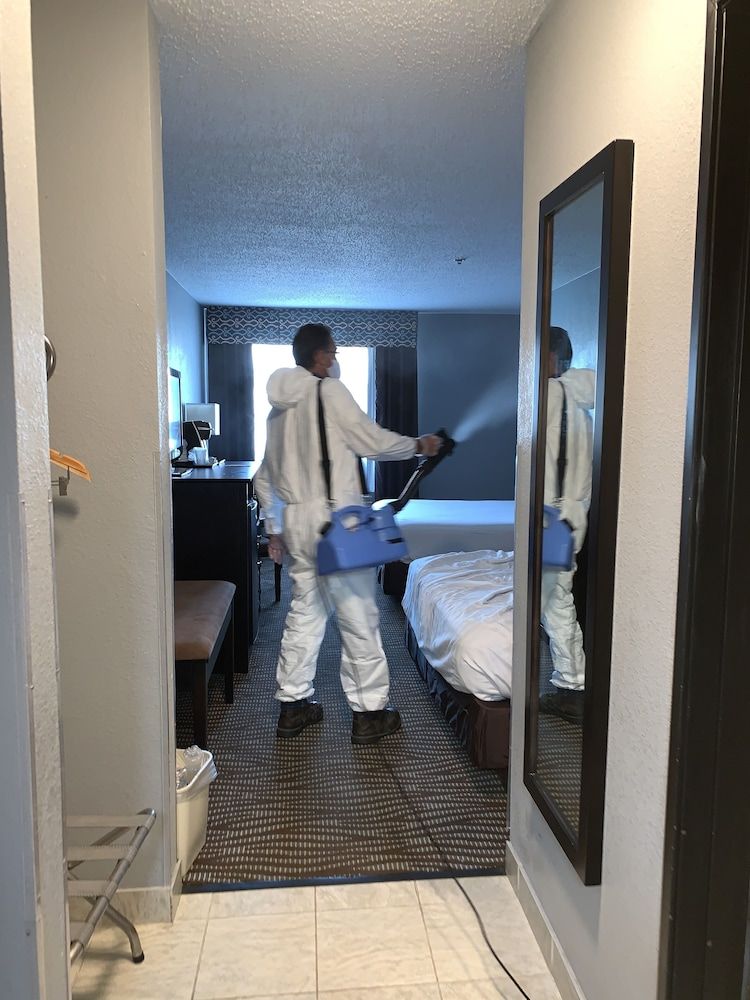 Best Western Executive Inn Standard Room, 1 King Bed, Non Smoking, Refrigerator & Microwave 5