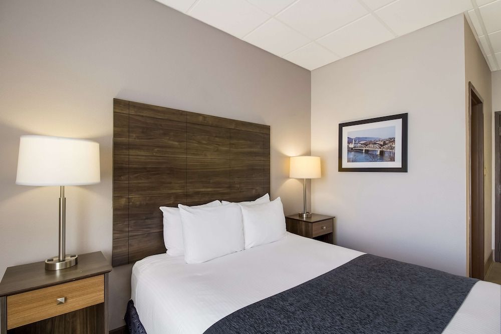 Best Western Lock Haven Standard Room, 1 Queen Bed, Non Smoking, Refrigerator & Microwave (1st Floor) 5