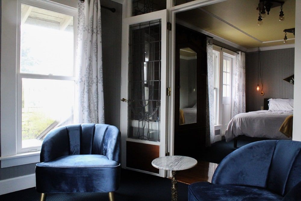 Shelburne Hotel Deluxe Room, 1 King Bed 5