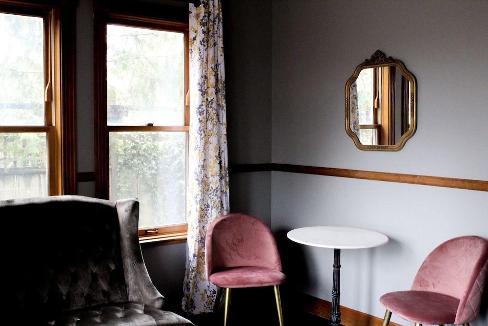 Shelburne Hotel Deluxe Room, 1 King Bed 4