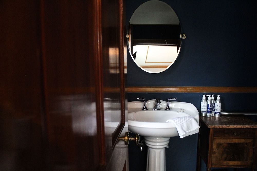 Shelburne Hotel Standard Room, 1 Queen Bed 4