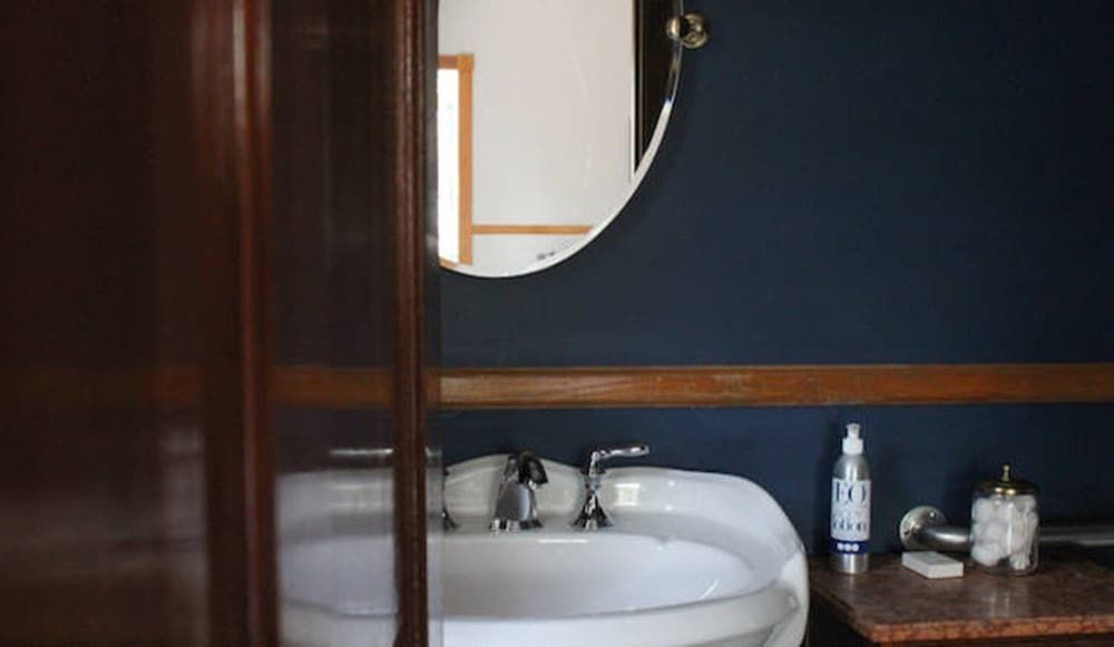 Shelburne Hotel Standard Room, 1 Queen Bed 3