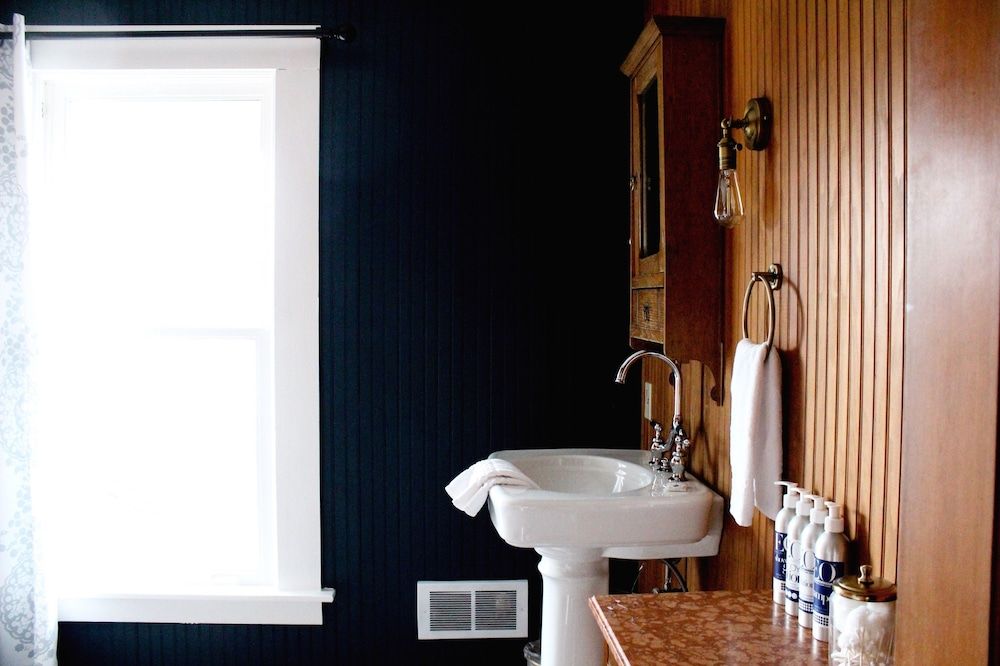 Shelburne Hotel Deluxe Room, 1 King Bed 3