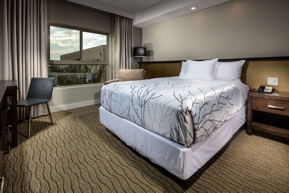 undefined Aventura Hotel 5