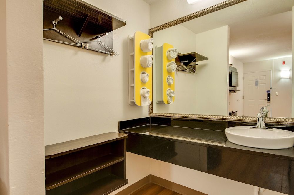 Motel 6 Jennings, LA Standard Room, 2 Double Beds, Smoking 4