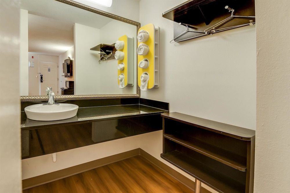 Motel 6 Jennings, LA Standard Room, 2 Double Beds, Smoking 3