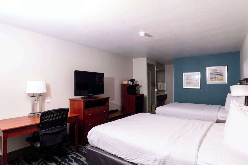 Standard Room, 2 Queen Beds, Non Smoking