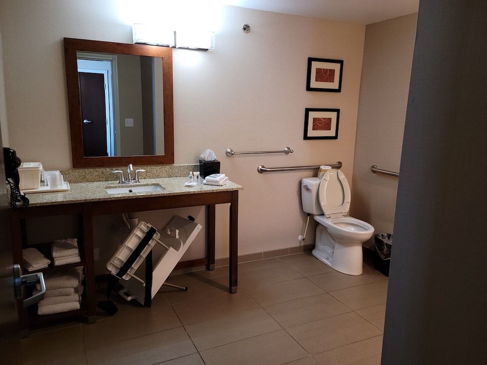 Comfort Suites Kanab National Park Area 2 Queen beds and 1 Double Sofa Bed, Accessible, Non Smoking 6