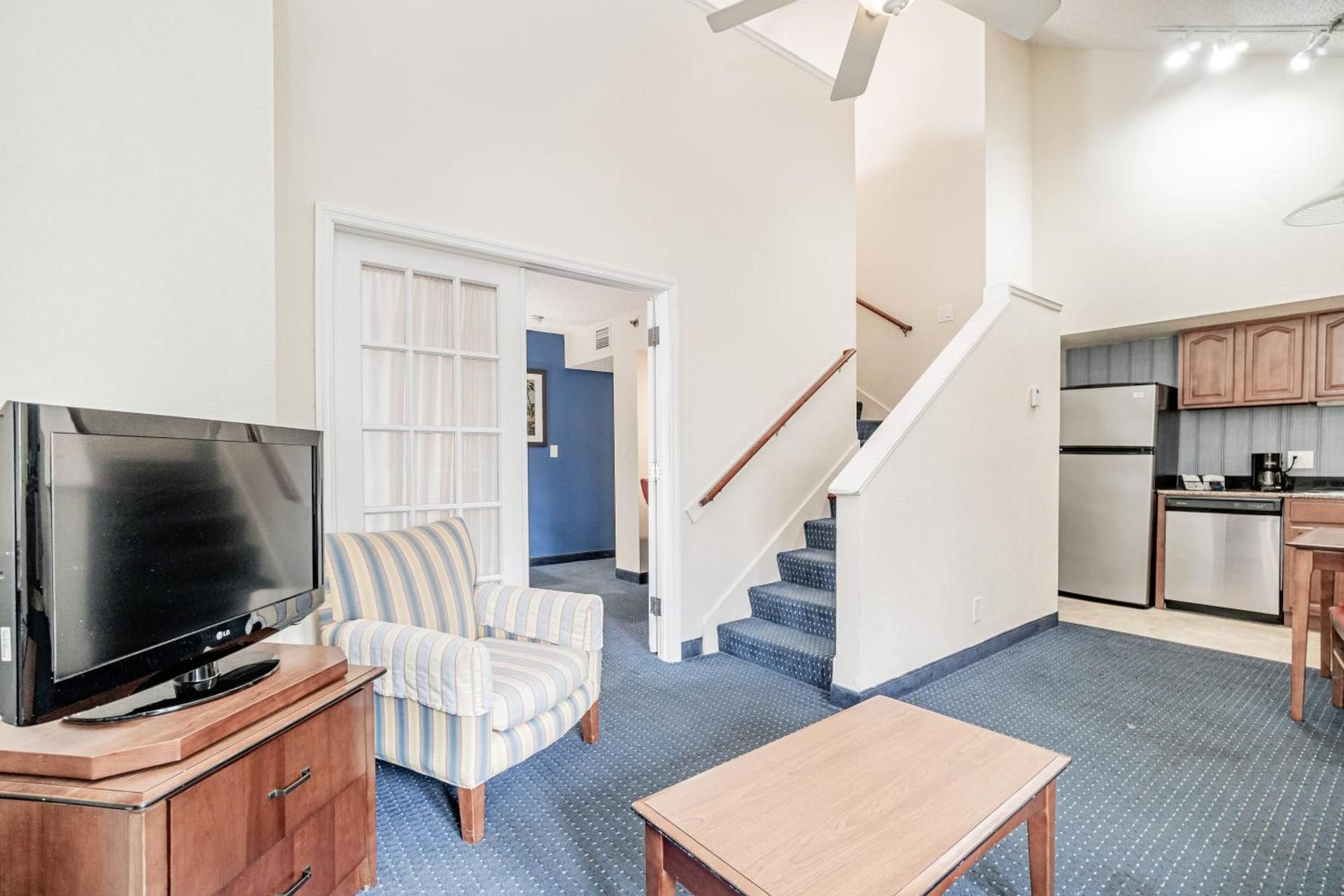 Penthouse Two-Bedroom 2 Kings with Kitchen 