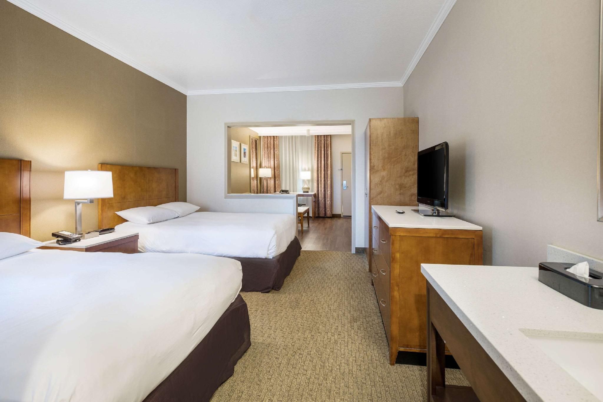 2 Double Beds, Efficiency, Suite, Nonsmoking