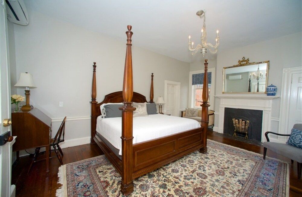 Room, Private Bathroom (1- Madison)