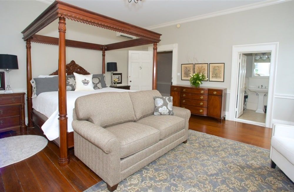 Room, Private Bathroom (5 - Dinsmore)
