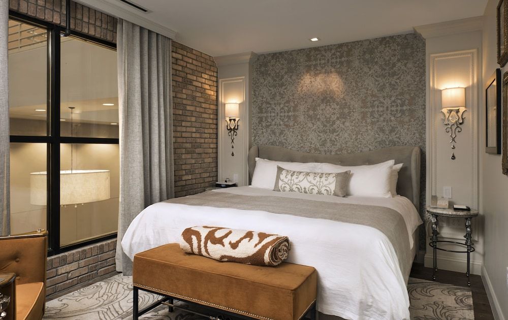 Superior Room, 1 King Bed (Atrium View)