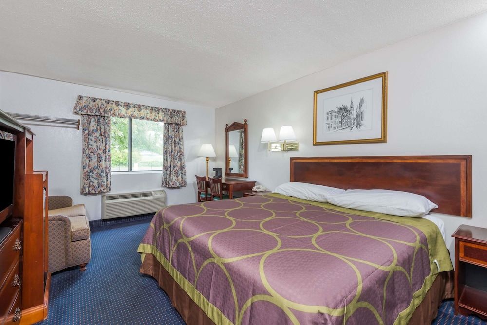 Standard Room, 1 King Bed, Accessible, Non Smoking