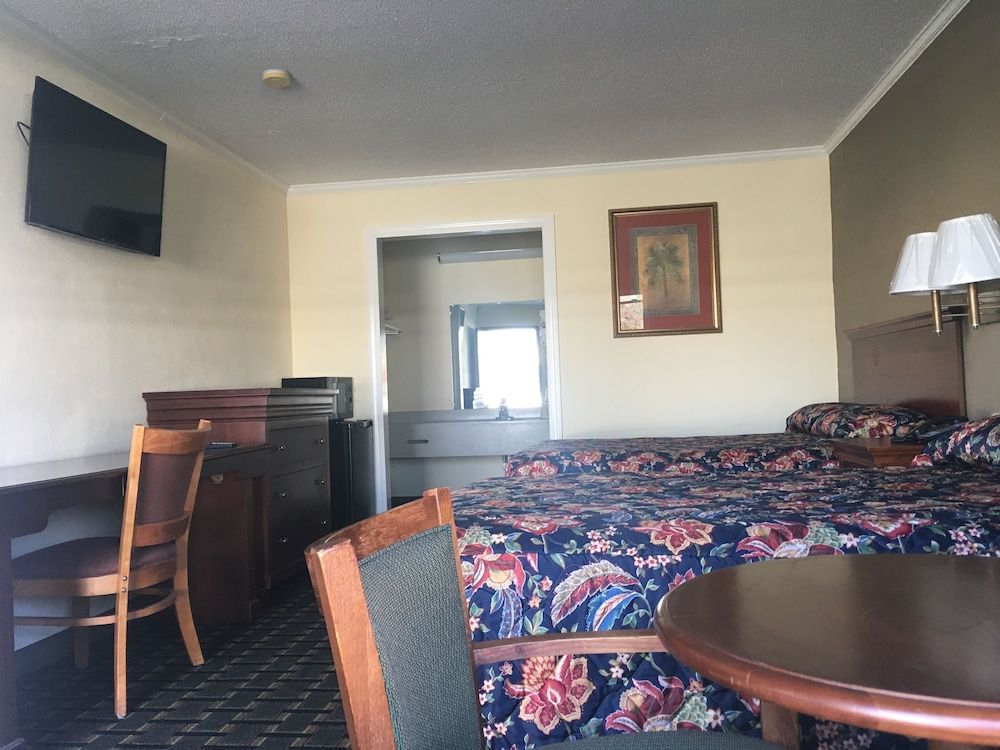 Travelodge by Wyndham Orangeburg Room, 2 Double Beds, Smoking 4