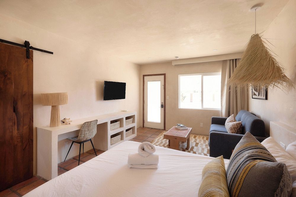 Los Bungalows Deluxe Room, 1 Queen Bed with Sofa bed, Kitchenette