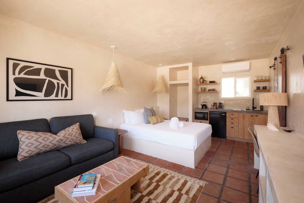 Los Bungalows Deluxe Room, 1 Queen Bed with Sofa bed, Kitchenette 2