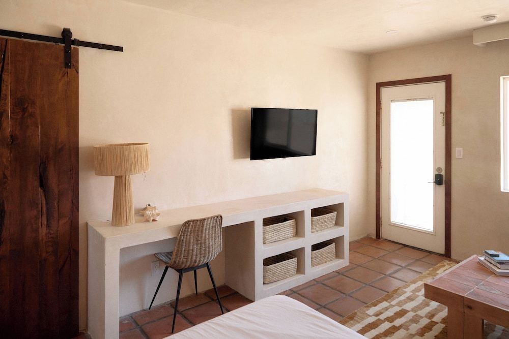 Los Bungalows Deluxe Room, 1 Queen Bed with Sofa bed, Kitchenette 5