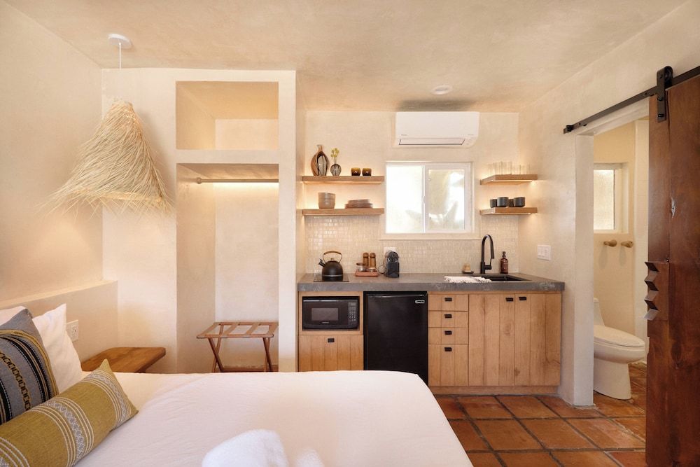 Los Bungalows Deluxe Room, 1 Queen Bed with Sofa bed, Kitchenette 6