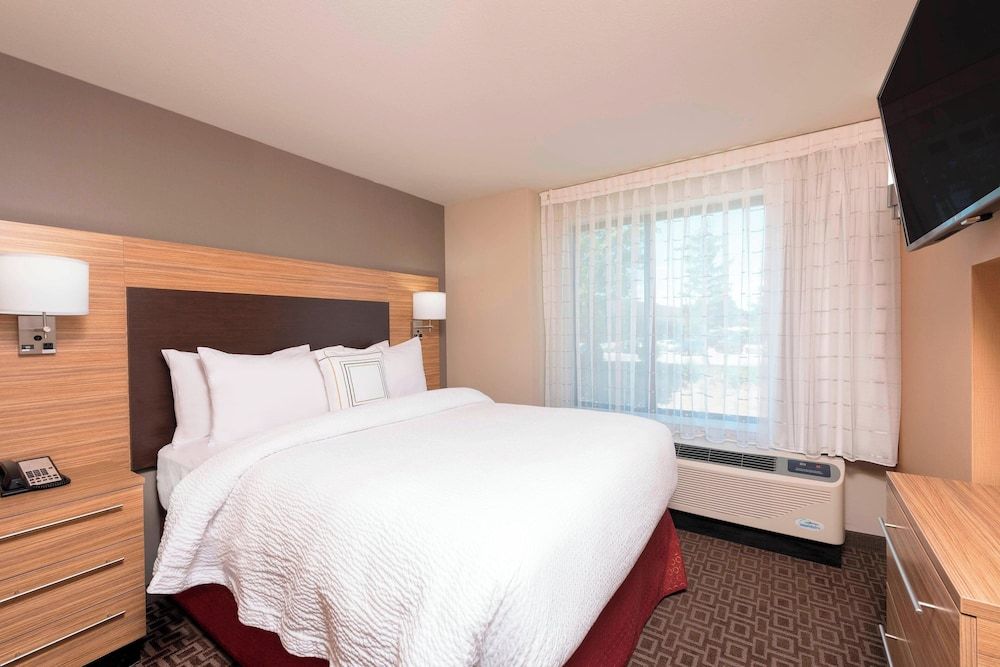 Suite, 2 Bedrooms, Non Smoking (Mobility Accessible, Tub)